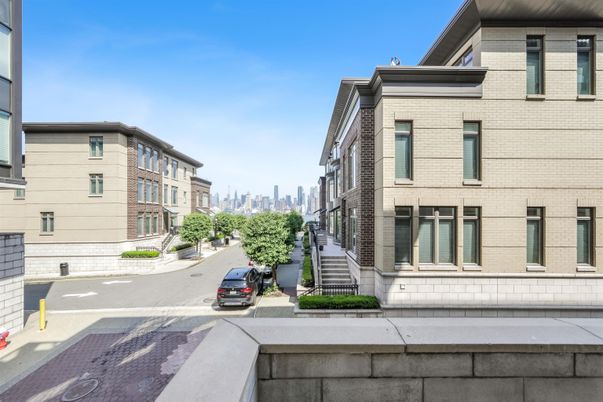 Exterior, Facade, Rowhouse