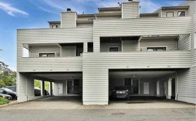 Exterior, Facade, Rowhouse