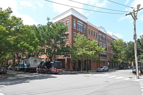 Exterior, Facade, Chicago School