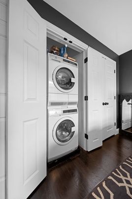 Interior, Utility Closets, Washer, Wood Texture Flooring