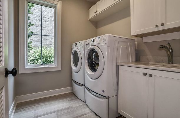Interior, Washer, Wood Texture Flooring