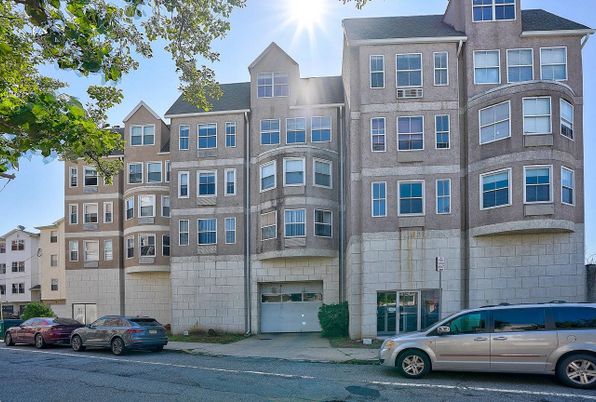 Exterior, Facade, Rowhouse