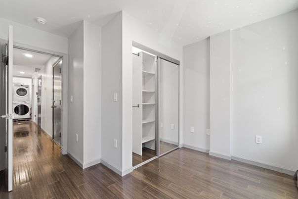 Interior, Recessed Lighting, Washer, Wood Texture Flooring