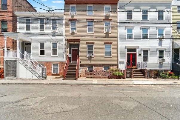 Exterior, Facade, Rowhouse