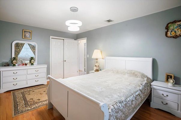 Bedroom, Interior, Pendant Lights, Wood Texture Flooring