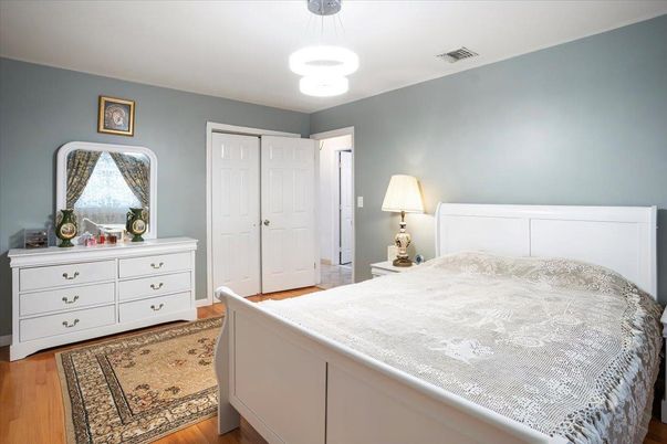 Bedroom, Interior, Pendant Lights, Wood Texture Flooring