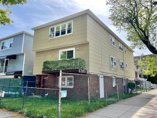 Exterior, Facade, Brick Facade, Rowhouse