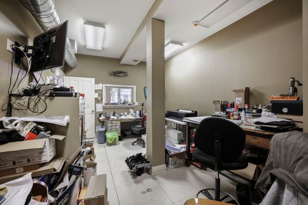Home Office, Interior