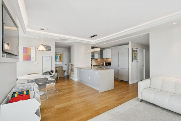 Dining room, Interior, Kitchen, Pendant Lights, Recessed Lighting, Wood Texture Flooring