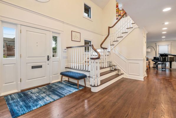 Interior, Piano, Recessed Lighting, Wood Texture Flooring