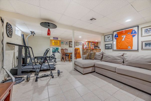 Fitness Equipment, Interior, Living room, Recessed Lighting