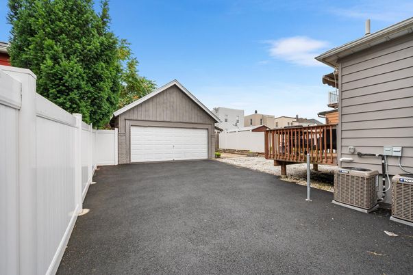 Detached Garage, Exterior