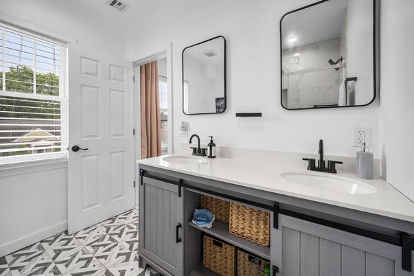 Bathroom, Dual Sink Vanities, Interior, Recessed Lighting