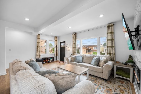 Interior, Living room, Recessed Lighting, Wood Texture Flooring