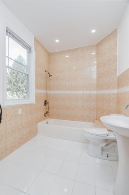 Bathroom, Interior, Recessed Lighting