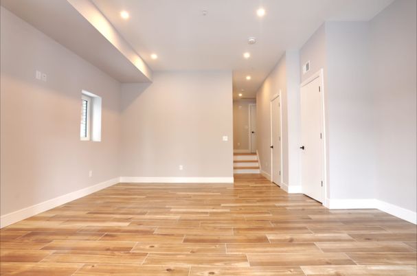 Empty room, Interior, Recessed Lighting, Wood Texture Flooring