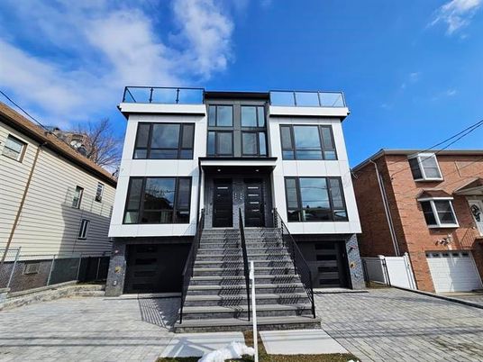 Attached, Exterior, Facade, Rowhouse