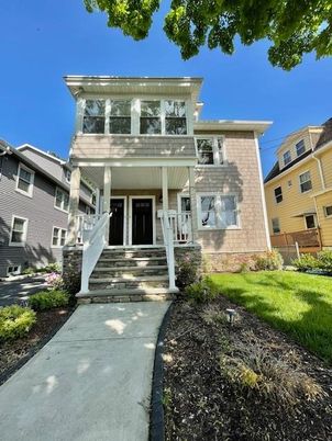Exterior, Facade, American Foursquare