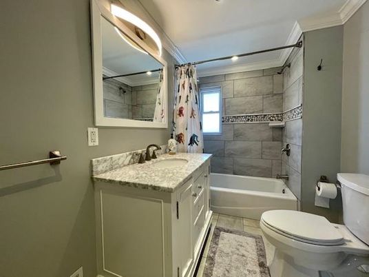 Bathroom, Interior, Recessed Lighting, Wood Texture Flooring