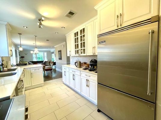 Chandelier, Dining room, Interior, Kitchen, Pendant Lights, Recessed Lighting, Stainless Steel Appliances