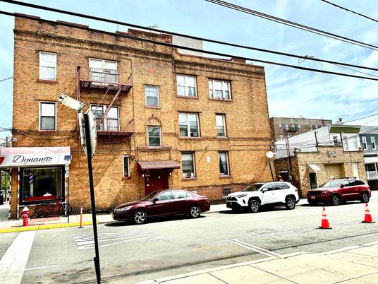 Exterior, Facade, Brick Facade, Rowhouse