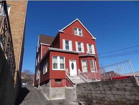 Exterior, Facade, Queen Anne Victorian