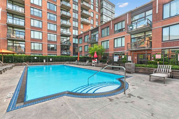 Exterior, Pool
