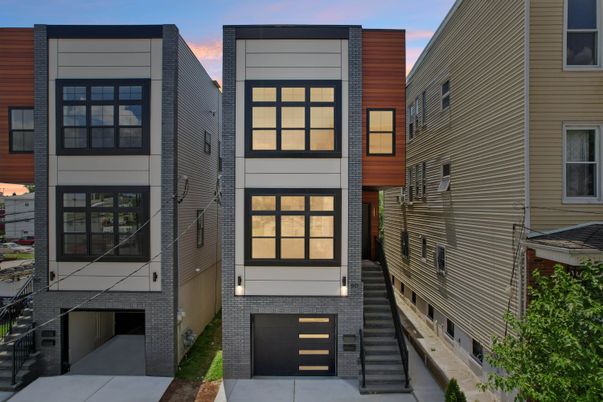 Exterior, Facade, Rowhouse
