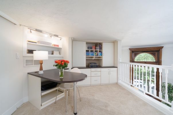 Home Office, Interior