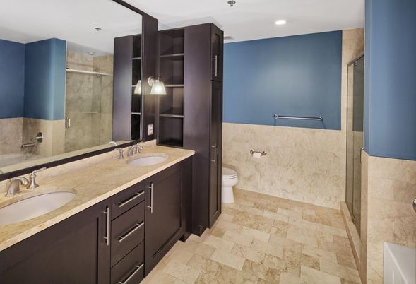 Bathroom, Dual Sink Vanities, Interior, Recessed Lighting