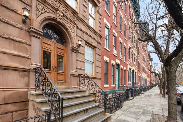 Exterior, Facade, Brownstone