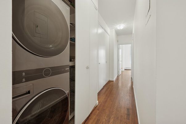 Interior, Utility Closets, Washer, Wood Texture Flooring