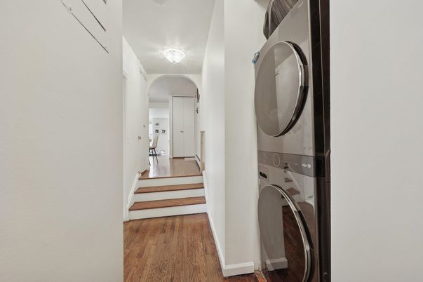 Interior, Utility Closets, Washer, Wood Texture Flooring
