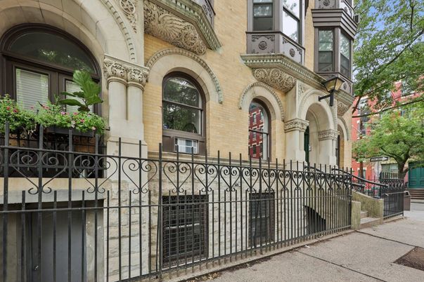 Exterior, Facade, Brownstone