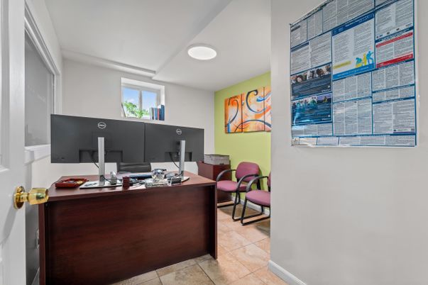 Home Office, Interior