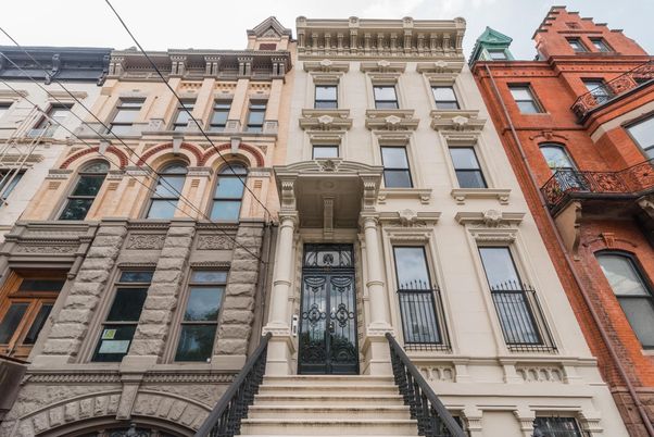 Exterior, Facade, Brownstone