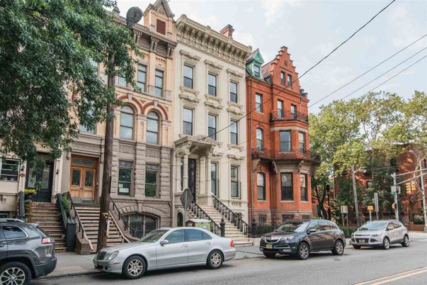 Exterior, Facade, Brownstone