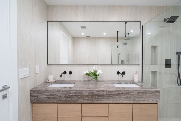 Bathroom, Dual Sink Vanities, Interior, Recessed Lighting