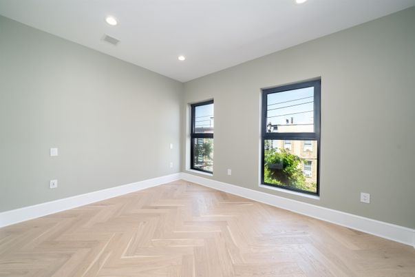 Empty room, Interior, Recessed Lighting, Wood Texture Flooring