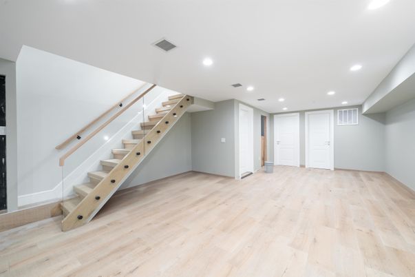 Empty room, Interior, Recessed Lighting, Wood Texture Flooring