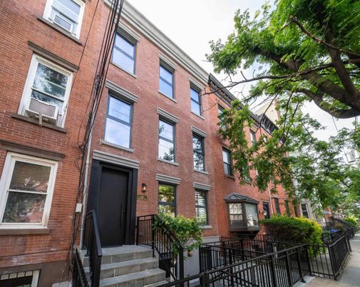 Exterior, Facade, Brick Facade, Rowhouse