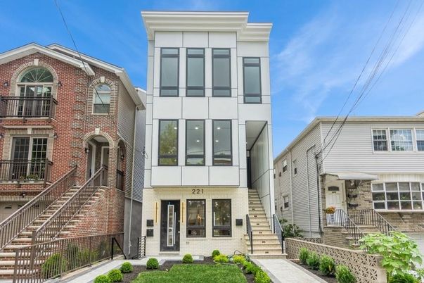 Exterior, Facade, Brick Facade, Rowhouse