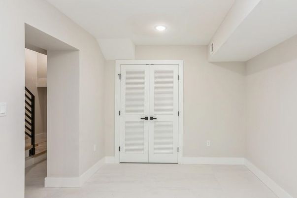 Empty room, Interior, Recessed Lighting