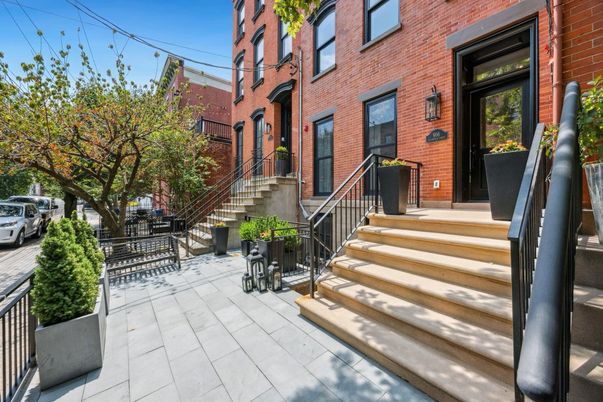 Exterior, Facade, Brick Facade, Rowhouse