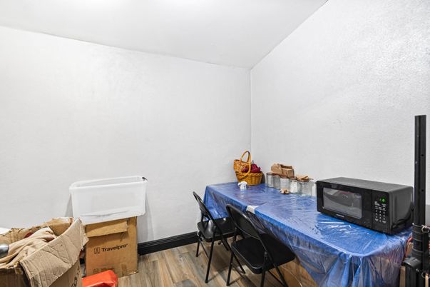 DE Listing image placeholder