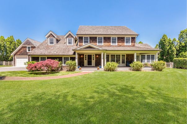 Attached, Exterior, Facade, Cape Cod