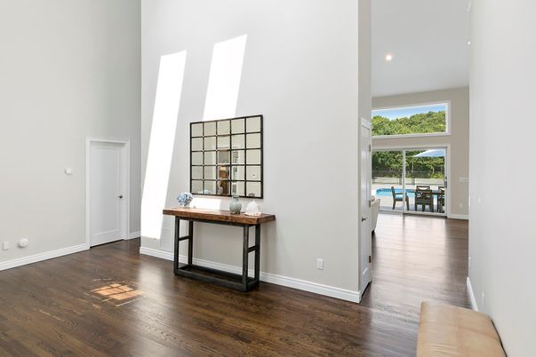 Interior, Recessed Lighting, Wood Texture Flooring