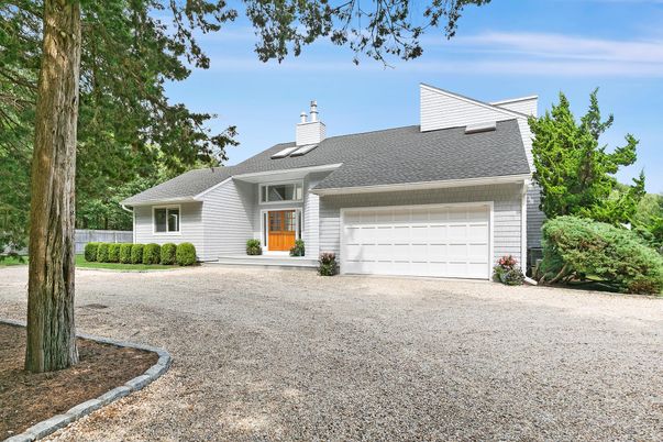 Attached, Exterior, Facade, Cape Cod