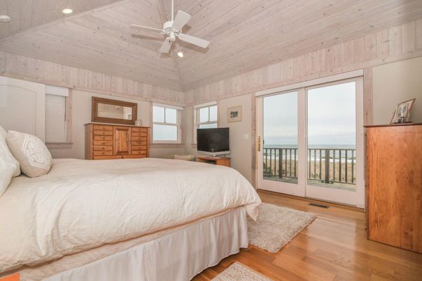 Bedroom, Interior, Recessed Lighting, Wooden Ceilings, Wood Texture Flooring