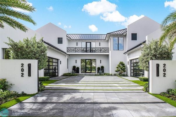 Attached, Exterior, Facade, Spanish Mediterranean